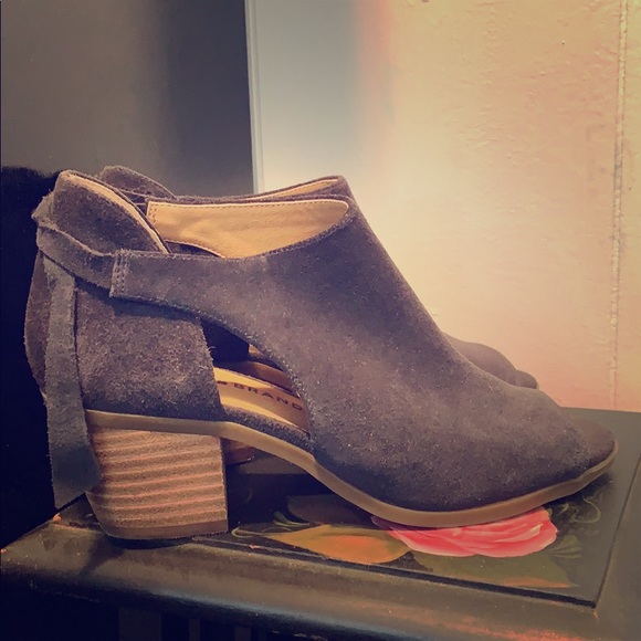 Lucky Brand Shoes - 🆕🍀Lucky Brand Suede Sandals